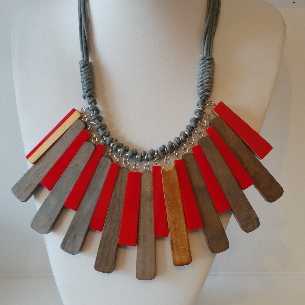 Red-bone neckpiece - Picture 3 of 3